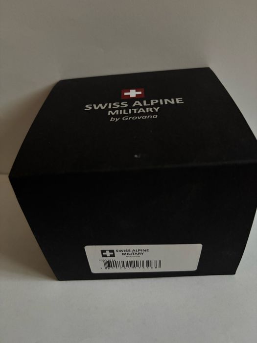 Swiss Alpine Military by Grovana – зелен циферблат, носен веднъж, пълен комплект.