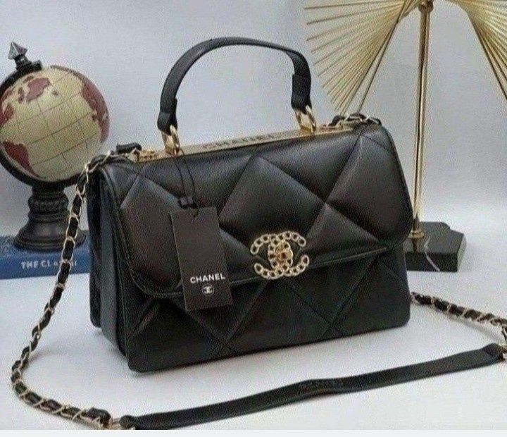 Geanta cu maner,curea detasabila umăr, saculet, etichetă