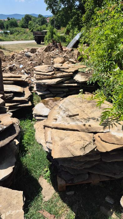 Каменни плочи от покрив