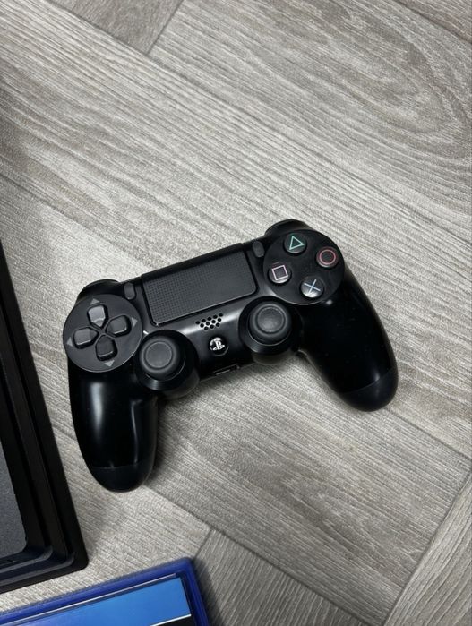 Playstation 4 Pro 1 tb