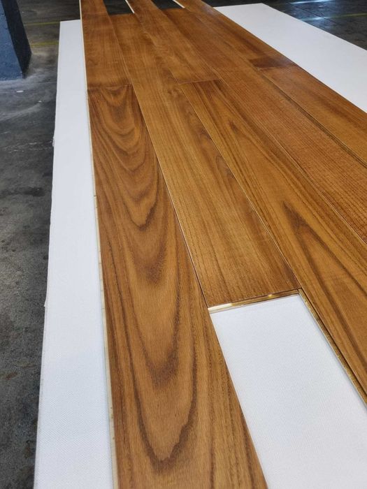 Mobilier si  proiecte din lemn la comanda:mese,trepte,parchet, si multe alte piese personalizate.