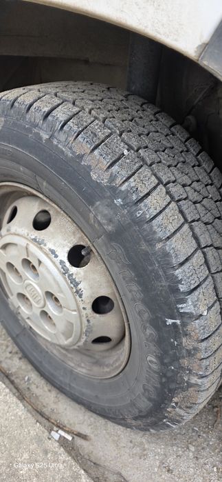 Продавам гуми с джанти за бус