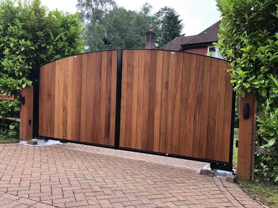 Poarta auto, pietonala la comandă – design unic!