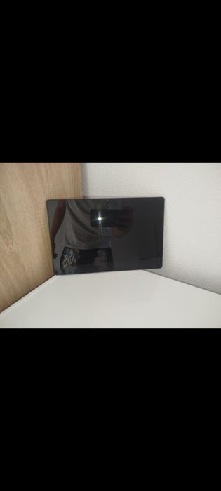 Vând tableta Samsung A8