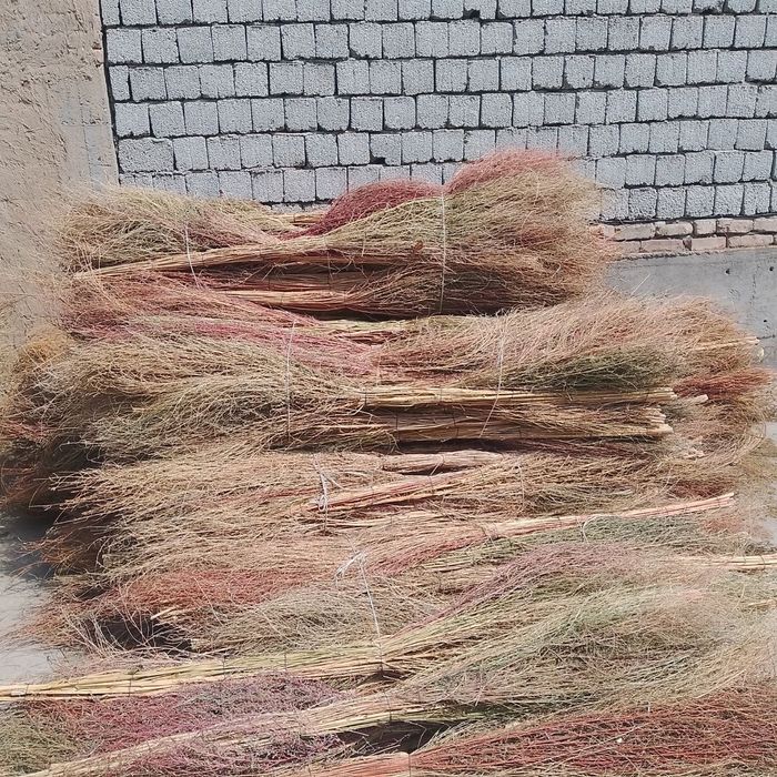 Metla supurgi bor sotiladi