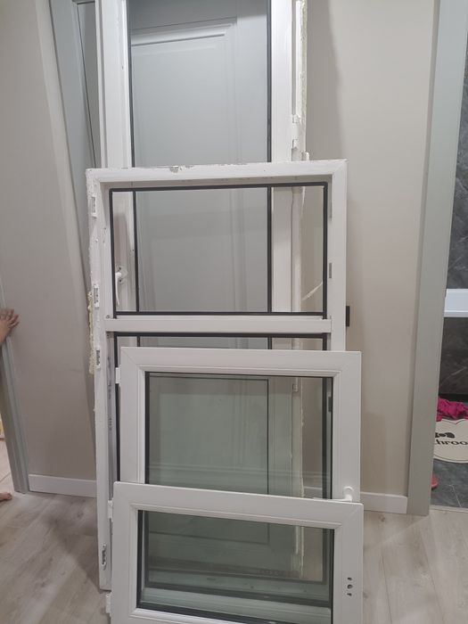 Продам балконную дверь вместе с окном