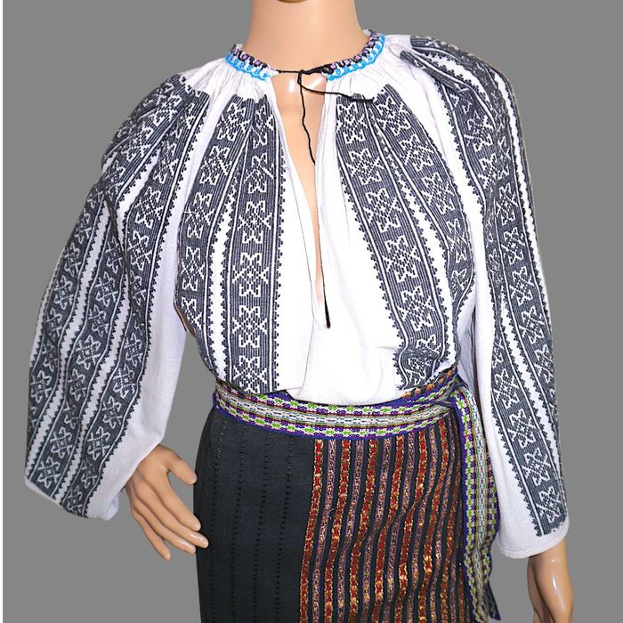 Costum popular autentic vechi din Muntenia, port popular cu fota M-L