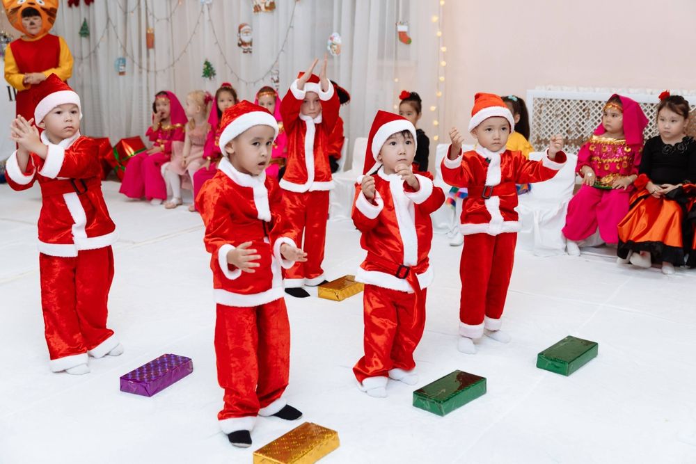 Костюм Санты для мальчика 4-6 лет