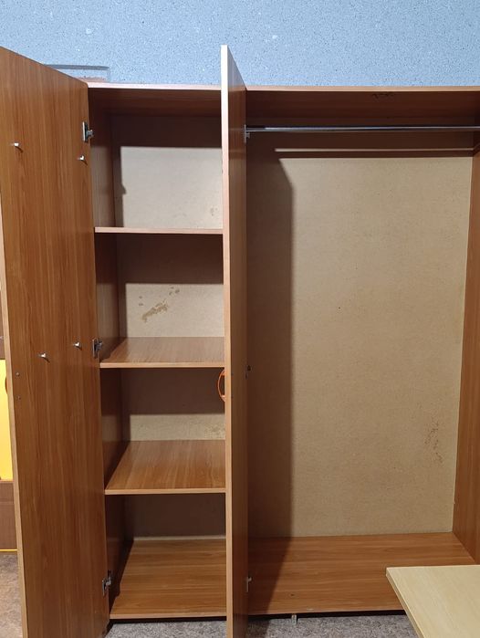 Шкаф (три створки)