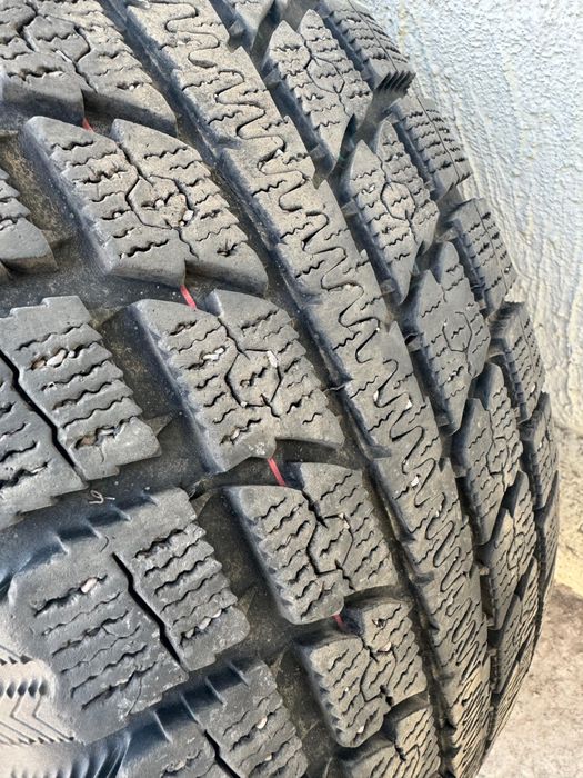 Продам шины 4 штуки TOYO