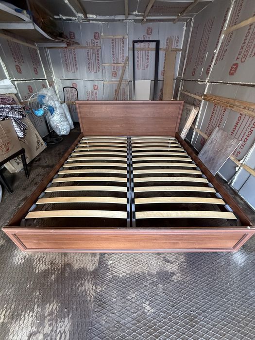 Двухспальный кровать