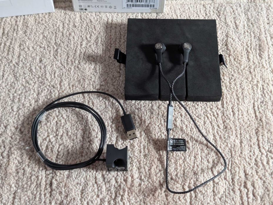 Casti Bluetooth Bang and Olufsen H5, in cutie