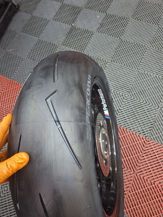 BMW S1000RR carbon