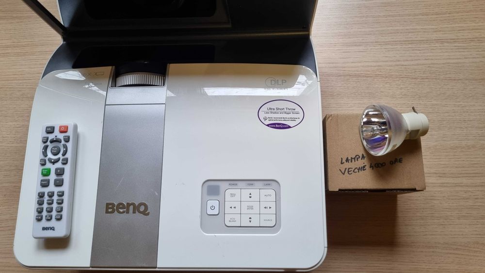 Videoproiector BenQ MW843UST/3D/HDMI/Contr.13000:1/3000ANSI-Lampa noua