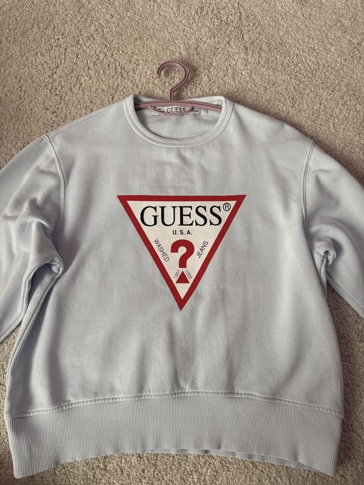 Светлосин суичев Guess оригинален.