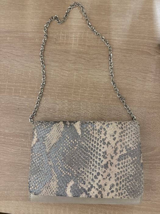 Продавам чанти нови.