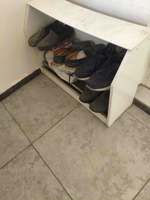 Антиквар poyabzal uchun javon