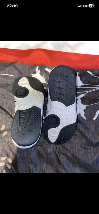 Jordan Max Aura Black and White