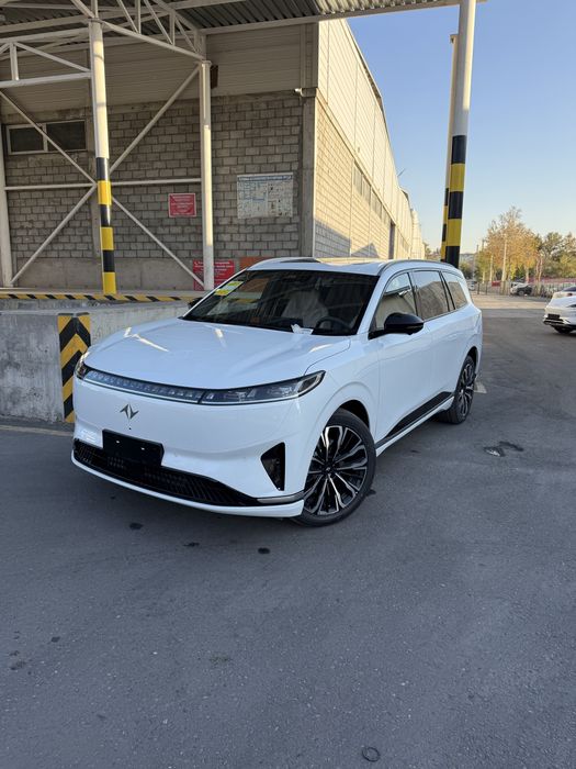 Dongfeng 008 Restyling barcha ranglari oq va qora