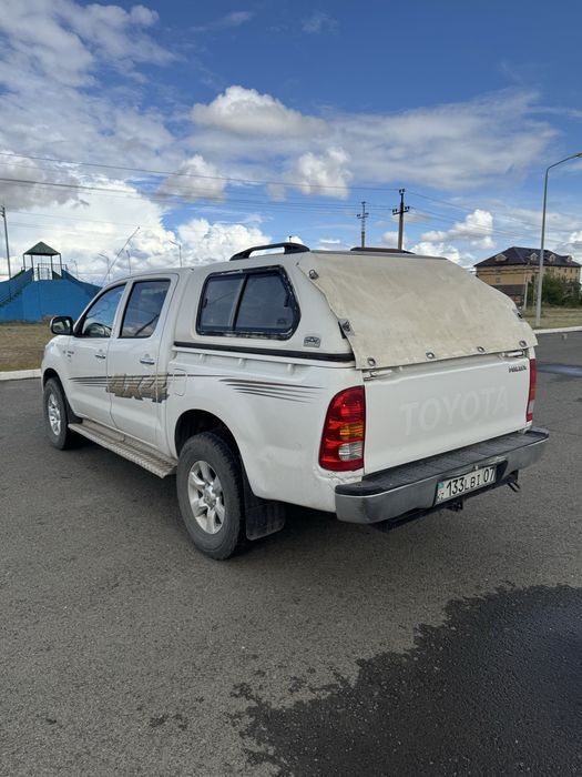 Toyota hilux 2010год