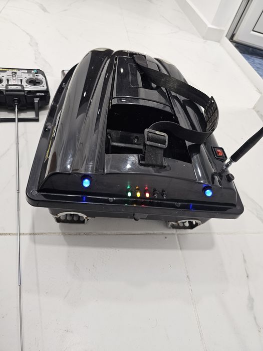 Лодка за захранка и поставяне на шамандура