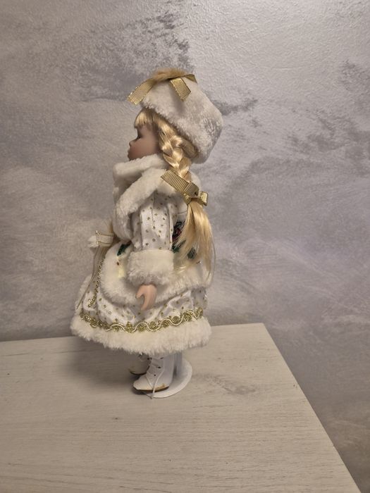 Продавам порцеланови кукли