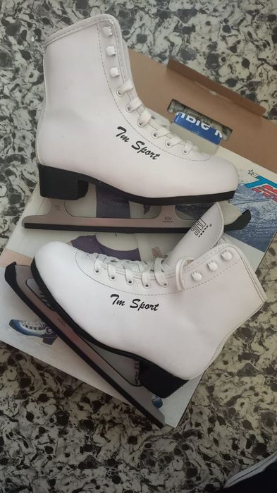 Продам спортивные фигурные коньки