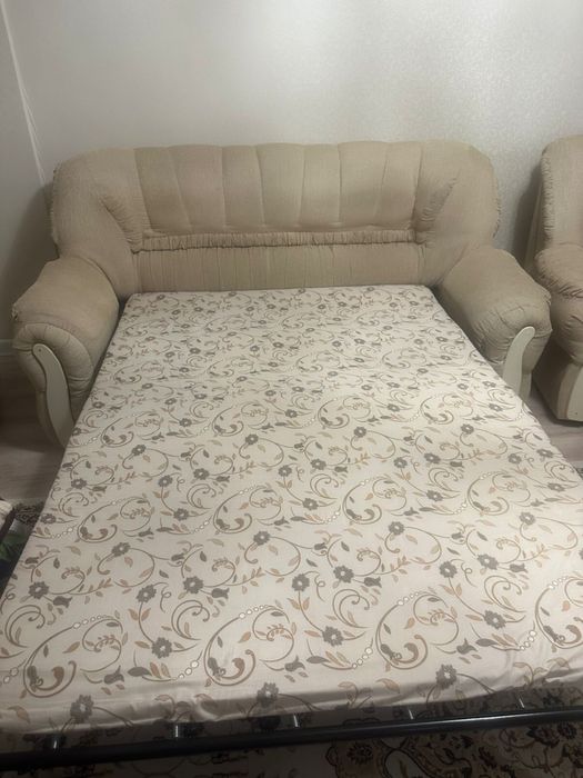 Отдам даром диван с двумя креслами