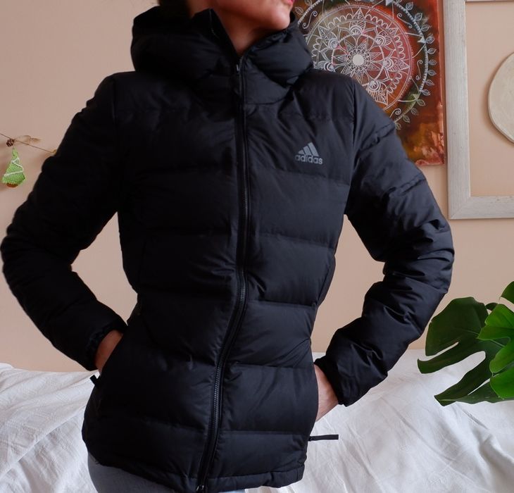 Пухенка Adidas Helionic down