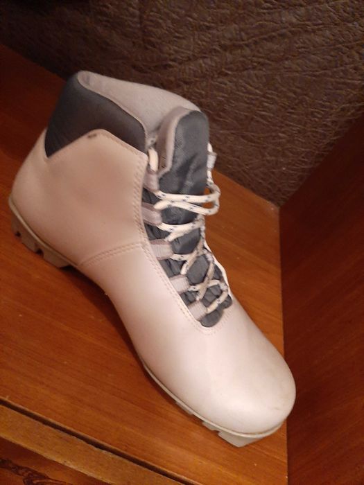 Лыжные ботинки женские