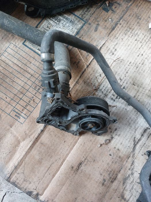 Водна помпа е90 е91 бмв  2.0д 177кс bmw e90 e91 2.0d