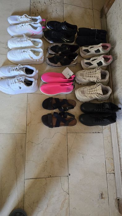 Voi vinde pantofi pentru copii.