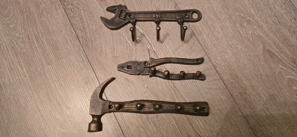 Чугунени закачалки– Три вида декор.