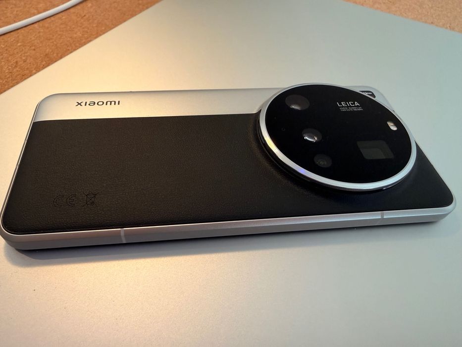 Xiaomi 15 Ultra Silver & Chrome