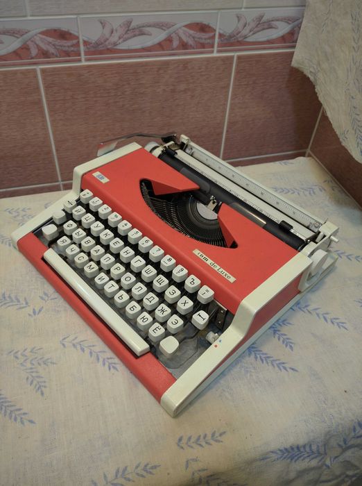 Печатная машинка Unis TBM De Luxe.