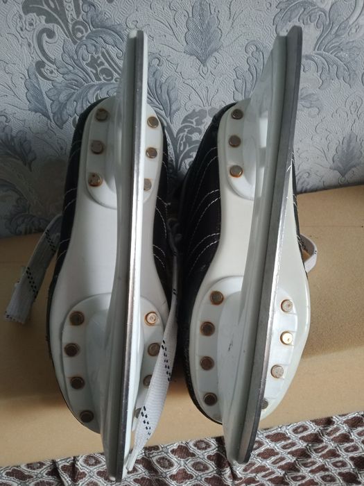 Продам коньки хоккейные бу
