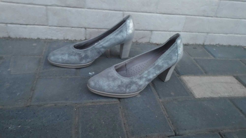 Pantofi si saboti