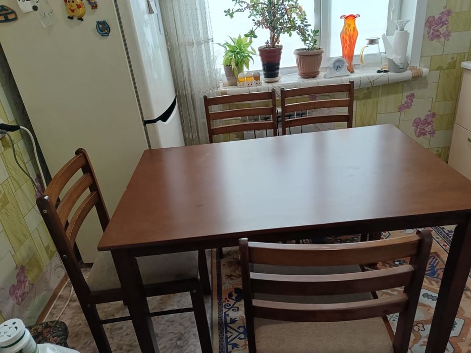 Продам стол и стулья