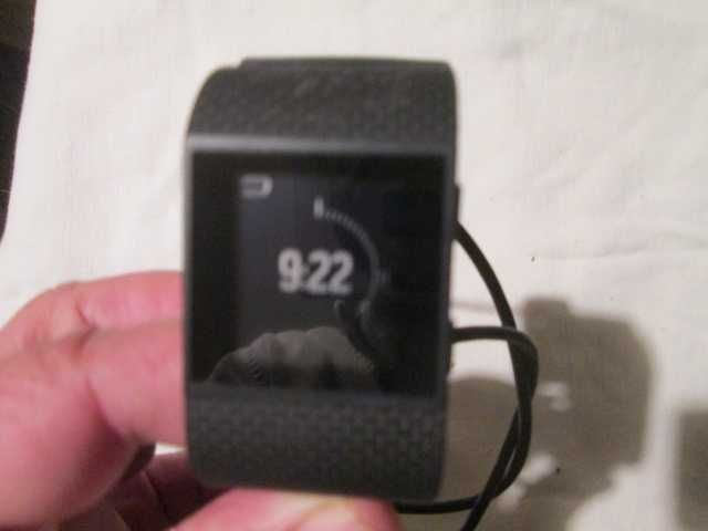 Fitbit Surge GPS смарт часовник.