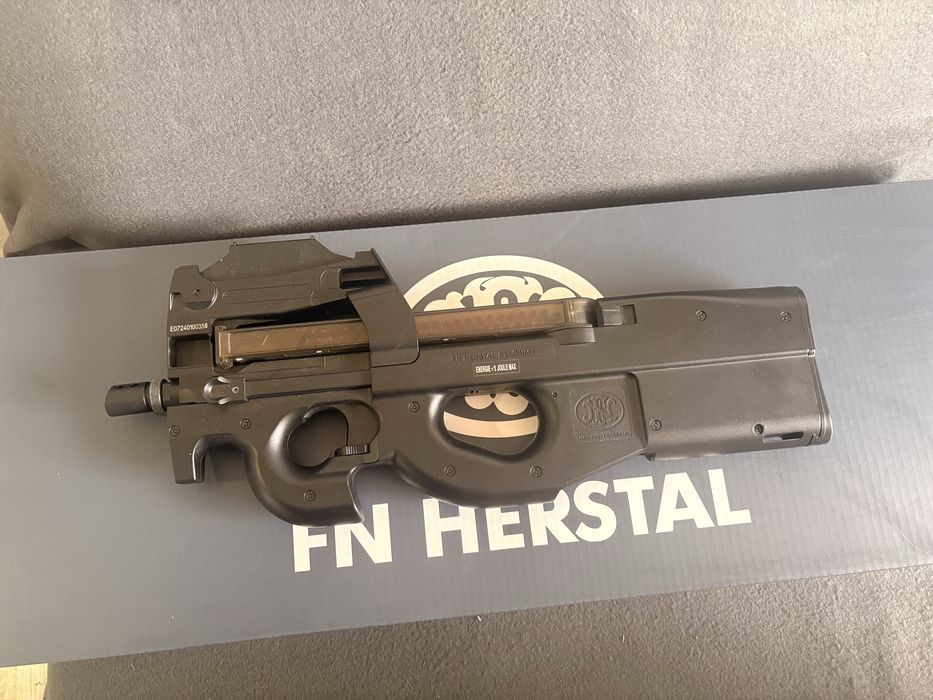 Еърсофт      пушка     P90