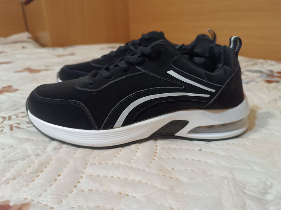 Черни дамски маратонки номер 37