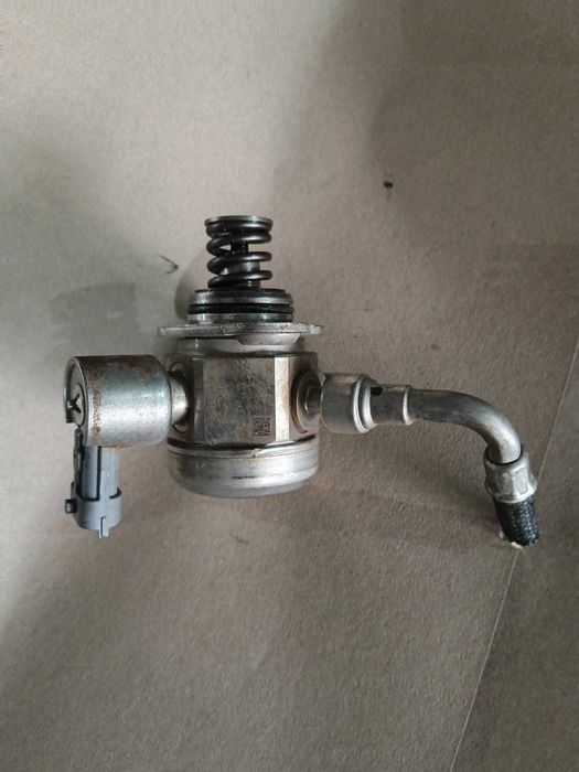 Pompa inalta presiune Ford C-Max 1.0 EcoBoost cod CM5G-9D376-GA