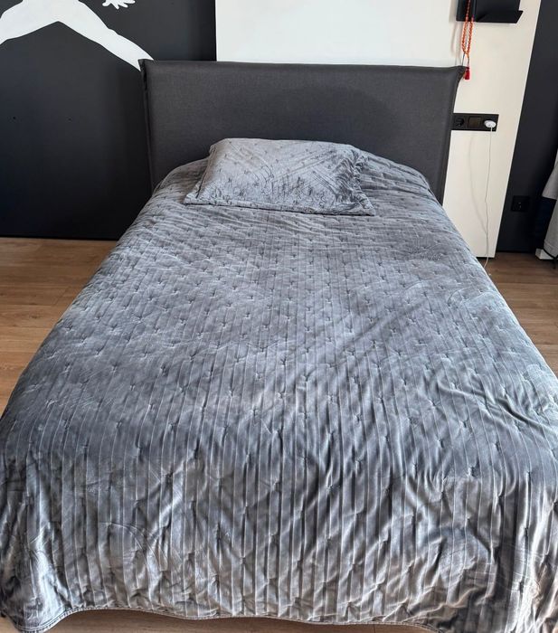 Продам кровать 1,5 с матрацем