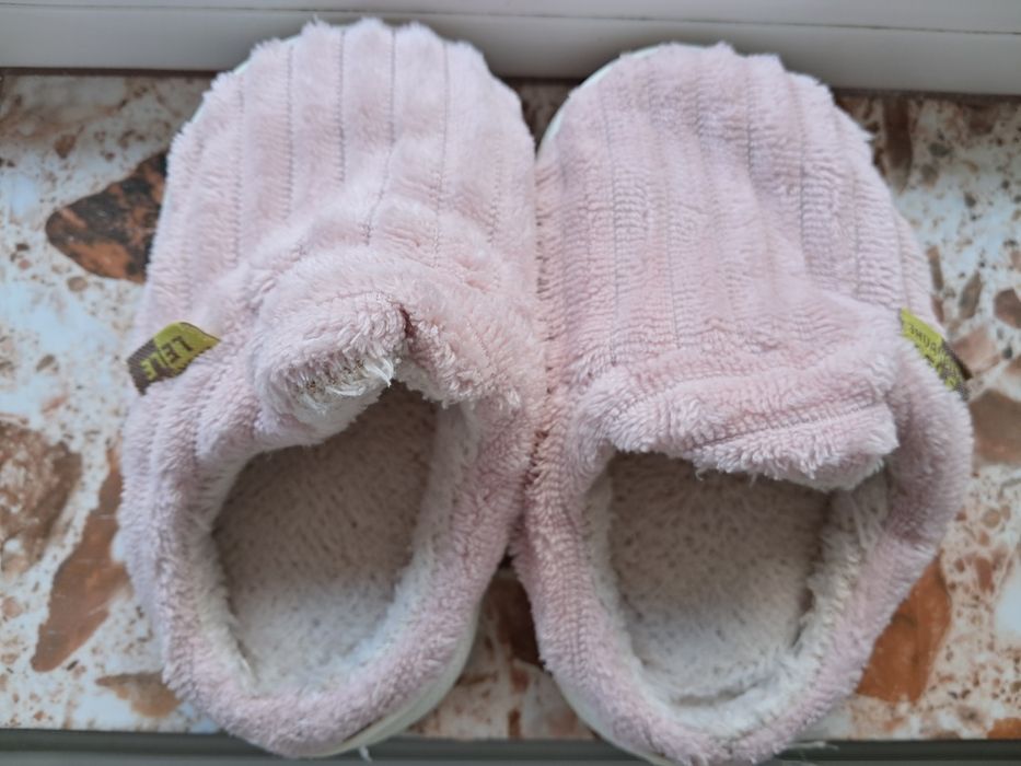 Adidași fetițe mărimea 22 ca noi + GRATIS  papucei de casă