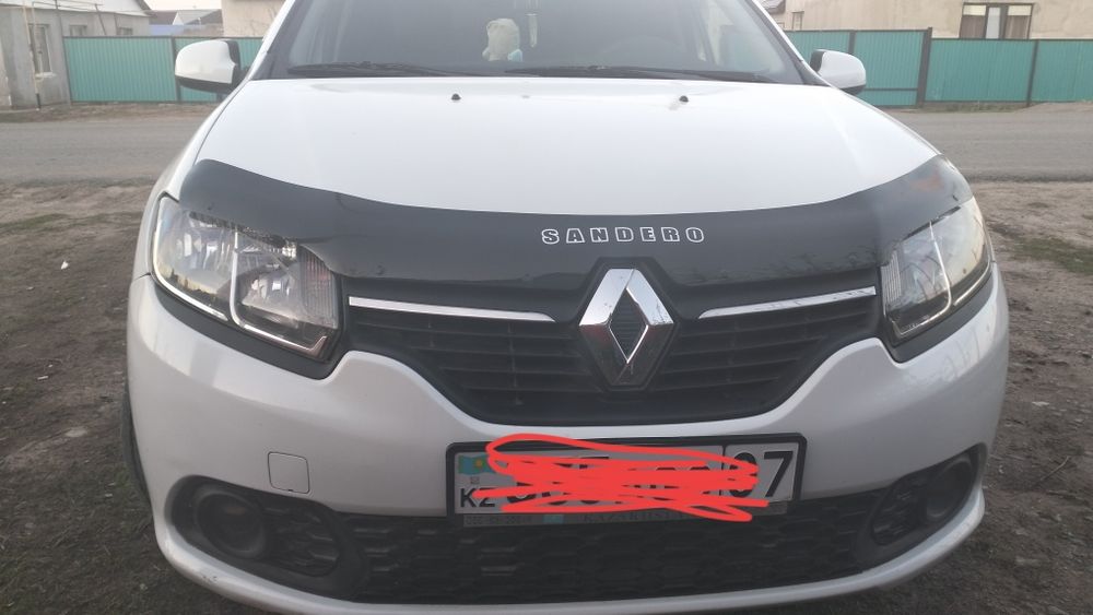 Автомобиль Рено сандеро