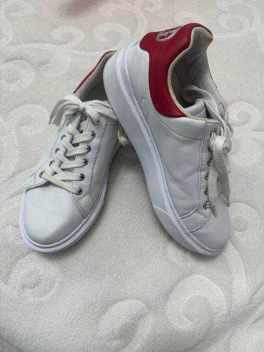 Оригинални маратонки Guess 39н