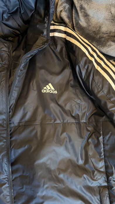 Продам куртку новую адидас
