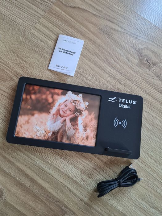 Incarcator wireless 5W nou. Are si rama pentru a incorpora o poza.