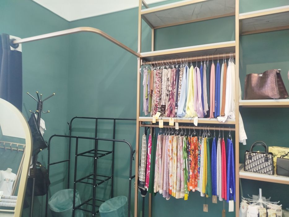 Мебель для бутика одежды,