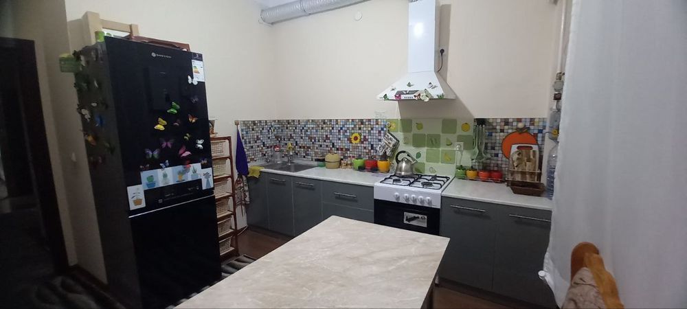 Дустлик-2 метродан 500 метр узокликда квартира сотилади.